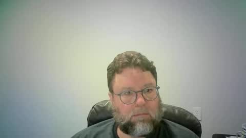 Snapshot of mister_happy567 chatting on December 17, 7:25 am Mr. Happy online show from December 17, 7:25 am