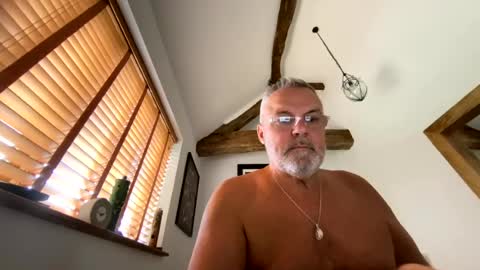 Snapshot of misterblivs chatting on July 26, 8:10 am Misterblivs online show from July 26, 8:10 am