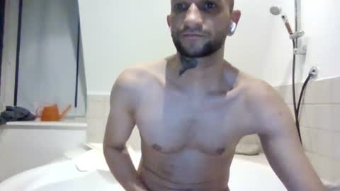 Snapshot of misterjohnnice chatting on July 13, 8:22 pm misterjohnnice online show from July 13, 8:22 pm