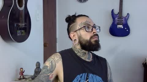 Snapshot of misternocturne chatting on September 19, 2:40 pm misternocturne online show from September 19, 2:40 pm