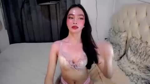 CRISHA  online show from April 18, 4:55 pm