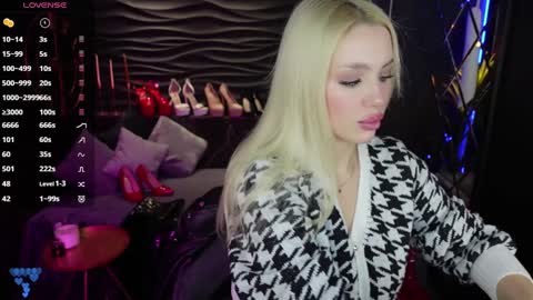 Snapshot of mistress_darsy chatting on December 17, 1:49 pm Darsy online show from December 17, 1:49 pm