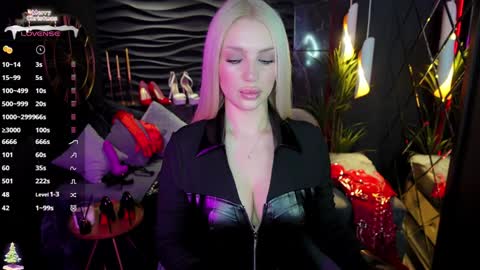 Snapshot of mistress_darsy chatting on December 24, 6:11 am Darsy online show from December 24, 6:11 am