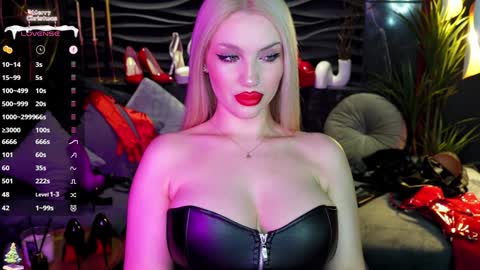 Snapshot of mistress_darsy chatting on December 24, 9:17 am Darsy online show from December 24, 9:17 am