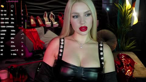 Snapshot of mistress_darsy chatting on January 21, 8:11 pm Darsy online show from January 21, 8:11 pm