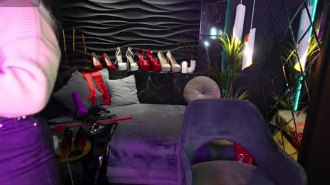 Snapshot of mistress_darsy chatting on January 23, 1:45 pm Darsy online show from January 23, 1:45 pm