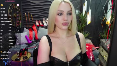 Snapshot of mistress_darsy chatting on February 6, 12:26 pm Darsy online show from February 6, 12:26 pm