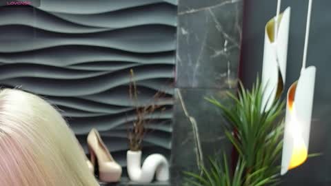 Snapshot of mistress_darsy chatting on February 18, 1:44 pm Darsy online show from February 18, 1:44 pm