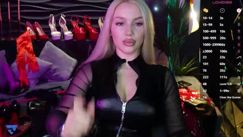 Snapshot of mistress_darsy chatting on February 20, 5:18 pm Darsy online show from February 20, 5:18 pm