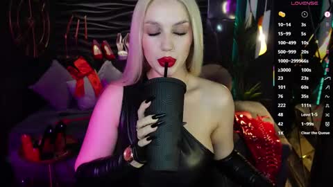 Snapshot of mistress_darsy chatting on February 26, 12:14 pm Darsy online show from February 26, 12:14 pm