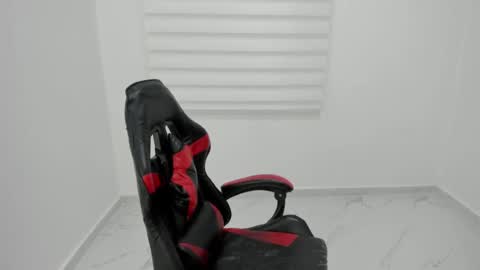 Snapshot of mistress_findom chatting on July 11, 5:32 am mistress_findom online show from July 11, 5:32 am
