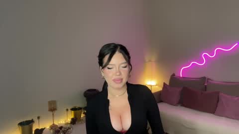 Mia online show from May 16, 8:07 pm