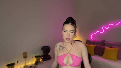 Mia online show from May 24, 7:30 pm