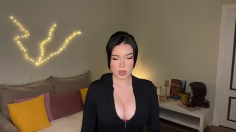 Snapshot of mistress_of_hearts chatting on July 16, 2:01 pm Mia online show from July 16, 2:01 pm