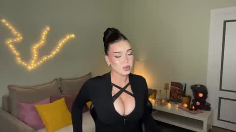 Snapshot of mistress_of_hearts chatting on July 21, 2:30 pm Mia online show from July 21, 2:30 pm