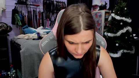 Snapshot of mistress_priest chatting on December 21, 5:07 pm Dirty Priest and Ivi online show from December 21, 5:07 pm