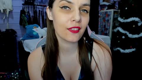 Snapshot of mistress_priest chatting on December 28, 3:59 pm Dirty Priest and Ivi online show from December 28, 3:59 pm