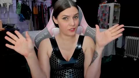 Snapshot of mistress_priest chatting on February 14, 7:02 pm Dirty Priest and Ivi online show from February 14, 7:02 pm