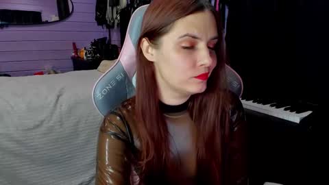 Snapshot of mistress_priest chatting on November 28, 12:02 am Dirty Priest and Ivi online show from November 28, 12:02 am