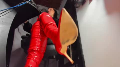 Snapshot of mistressanna_ chatting on July 16, 1:22 am Mistress Anna Alves online show from July 16, 1:22 am