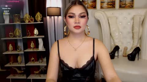Snapshot of mistressathenna chatting on June 11, 3:37 am mistressathenna online show from June 11, 3:37 am