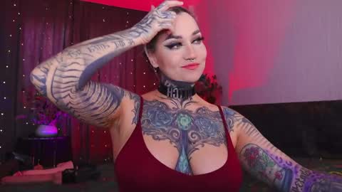 Snapshot of mistressdarkstar chatting on April 19, 4:06 pm MistressDarkStar online show from April 19, 4:06 pm