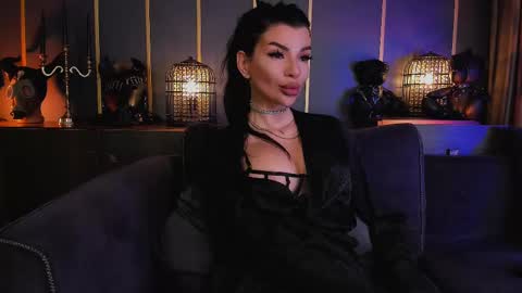 Elenia online show from March 1, 8:45 am