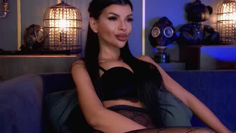 Snapshot of mistresselenia chatting on October 20, 9:32 am Elenia online show from October 20, 9:32 am