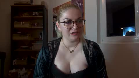Snapshot of mistressmarlena chatting on January 31, 9:35 pm Mistress Marlena online show from January 31, 9:35 pm