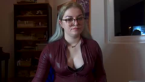 Snapshot of mistressmarlena chatting on February 6, 10:24 pm Mistress Marlena online show from February 6, 10:24 pm