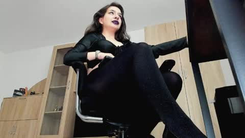 YourGoddessM online show from April 4, 12:53 am