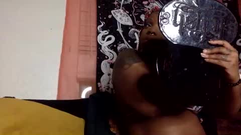 Snapshot of mistressmystii chatting on December 10, 4:13 am Mistress Mystii online show from December 10, 4:13 am