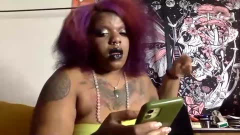 Snapshot of mistressmystii chatting on December 12, 2:59 am Mistress Mystii online show from December 12, 2:59 am