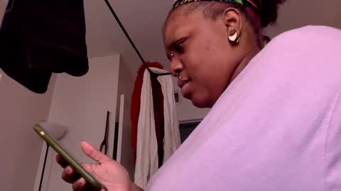 Snapshot of mistressmystii chatting on December 17, 9:05 pm Mistress Mystii online show from December 17, 9:05 pm