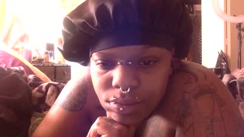 Snapshot of mistressmystii chatting on February 25, 8:19 pm Mistress Mystii online show from February 25, 8:19 pm