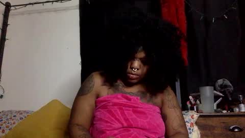 Snapshot of mistressmystii chatting on September 19, 2:02 am Mistress Mystii online show from September 19, 2:02 am