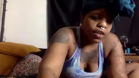 Snapshot of mistressmystii chatting on October 25, 5:48 am Mistress Mystii online show from October 25, 5:48 am