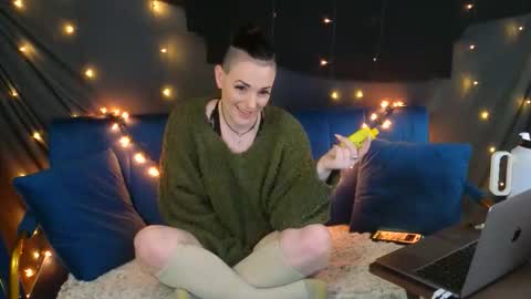 Snapshot of mistressquynnxo chatting on January 12, 10:15 pm Mistress Quynn online show from January 12, 10:15 pm