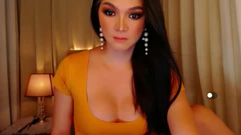 Leah online show from April 17, 8:45 pm