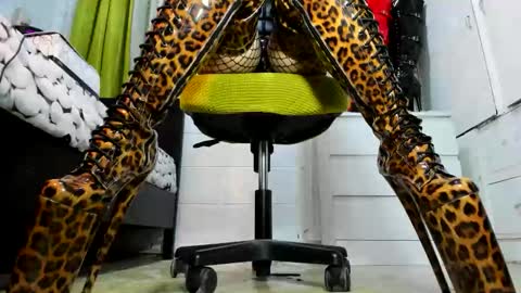 Snapshot of mistresstiffany69 chatting on September 18, 6:59 am Tiffany online show from September 18, 6:59 am