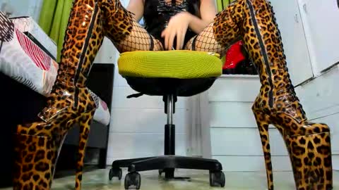 Snapshot of mistresstiffany69 chatting on September 24, 3:10 am Tiffany online show from September 24, 3:10 am