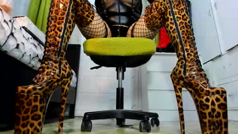 Snapshot of mistresstiffany69 chatting on October 3, 4:42 am Tiffany online show from October 3, 4:42 am