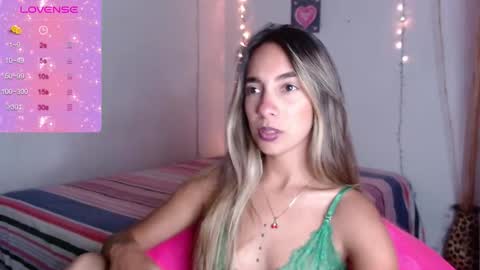 Snapshot of mitchwilson1 chatting on November 19, 9:37 pm mitchwilson1 online show from November 19, 9:37 pm