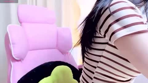miu_999 online show from May 6, 2:08 am