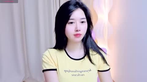 miu_999 online show from May 7, 2:06 am