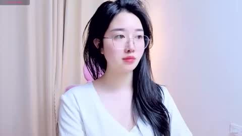 miu_999 online show from May 11, 7:03 am
