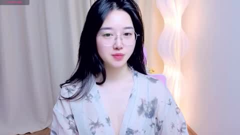 miu_999 online show from May 14, 2:29 am