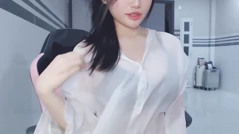 miu_cute online show from April 14, 9:21 pm