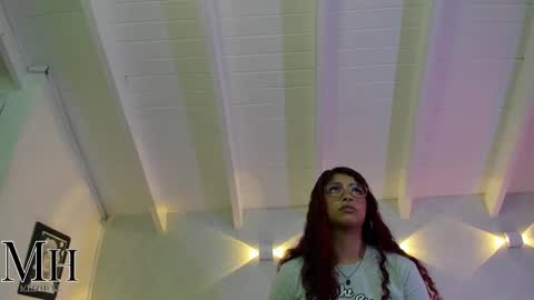 Snapshot of mizzhell_ chatting on October 22, 12:38 pm mizzhell_ online show from October 22, 12:38 pm