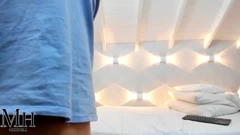 Snapshot of mizzhell_ chatting on November 16, 12:44 pm mizzhell_ online show from November 16, 12:44 pm